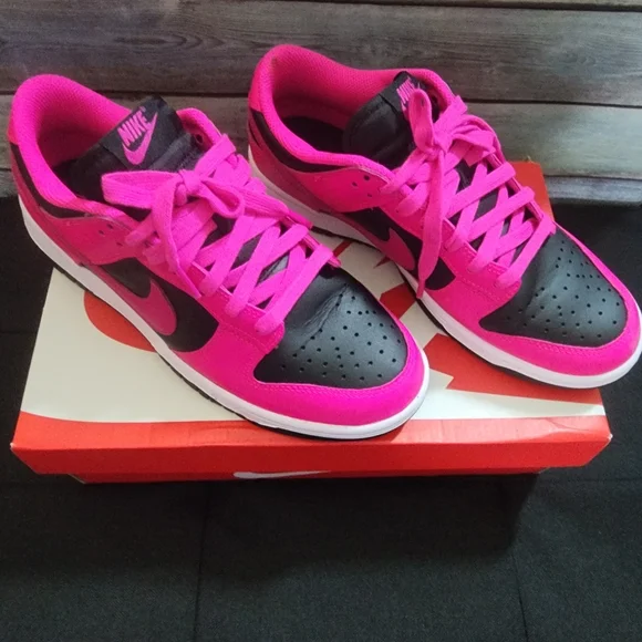 Nike Dunk Low Womens - Picture 2 of 4